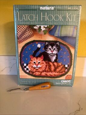 Caron Natura Latch-Hook Kit Cuddly Kittens # R703 20" x 27"